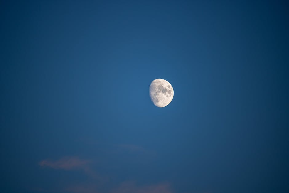 Warum steht der Mond so tief am Himmel?
